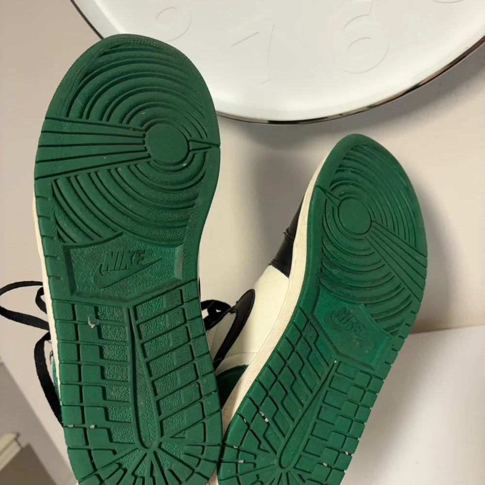 Jordan 1 Pine Green Size 11 - Picture 5 of 5